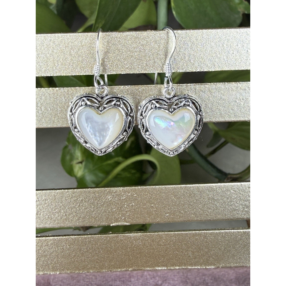 Mother of Pearl Heart Dangle Earring Silver Tone Marked Thai
